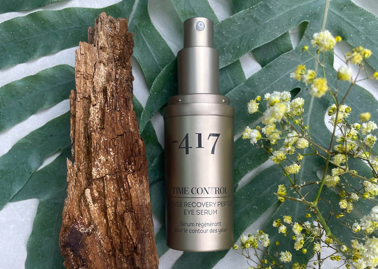 Minus 417, интенсивная восстанавливающая сыворотка для контура глаз Intense Recovery Peptide Eye Serum: оказывает регенерирующее и расслабляющее действие, схожее с эффектом от инъекций ботокса, повышает упругость и эластичность кожи, улучшает ее тон и придает сияние. В составе: пептиды, Комплекс витаминов (A, B, C, E, F) и минералов, растительные экстракты и масла