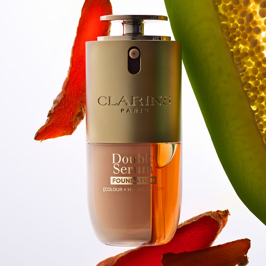 Clarins, антивозрастной тональный крем для сияния и ухода за кожей лица Double Serum Foundation. В составе: стабилизированный папаин, экстракт куркумы, антивозрастной пептид Matrixyl 3000