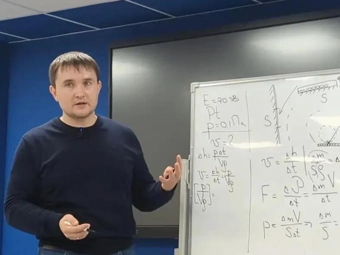 Доцент кафедры физики плазмы НИЯУ МИФИ Александр Степаненко