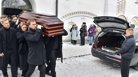 Николая Комягина похоронили на Смоленском кладбище в Петербурге