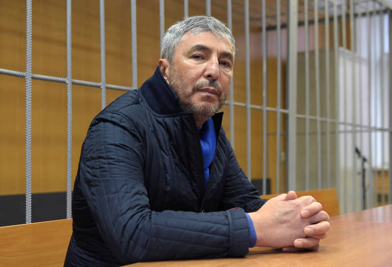 Умар Джабраилов в суде во время рассмотрения уголовного дела по факту стрельбы в московском отеле Four Seasons (ноябрь 2017 года)