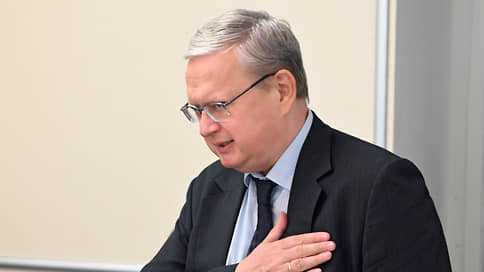 Пятым делегатом от Госдумы в США оказался депутат Делягин // Ъ узнал полный состав прибывшей в Вашингтон делегации Госдумы