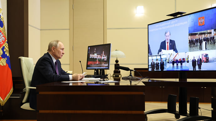 Путин дал старт движению беспилотных грузовиков по трассе М-12