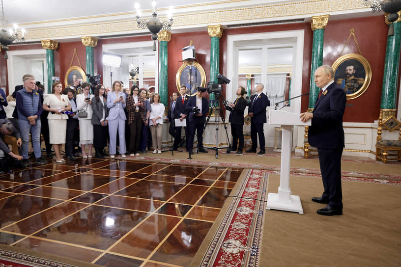 Владимир Путин на пресс-подходе