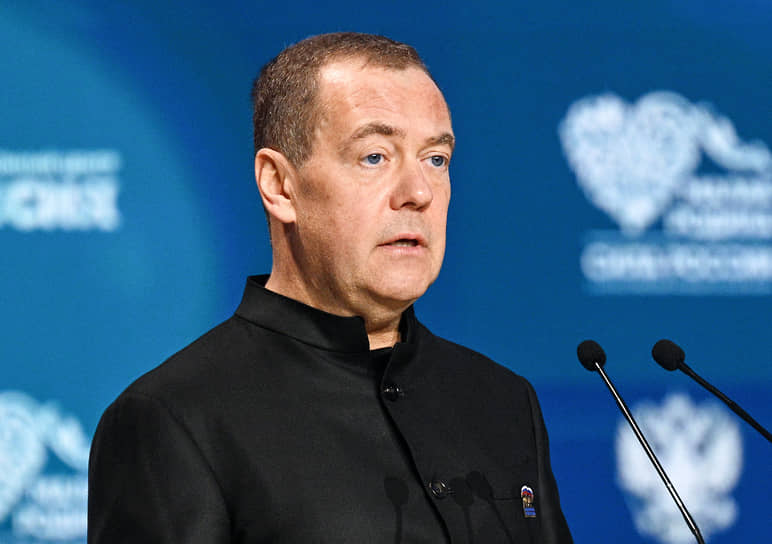 Дмитрий Медведев 