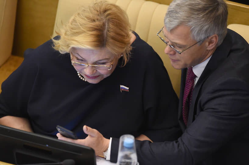 Депутаты Госдумы Елена Драпеко и Валерий Гартунг 