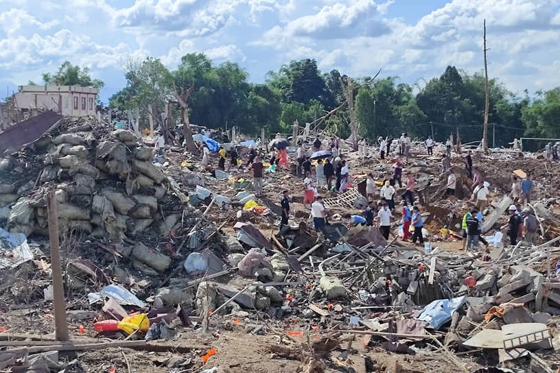 Поисковая операция на месте взрыва в Мьянме