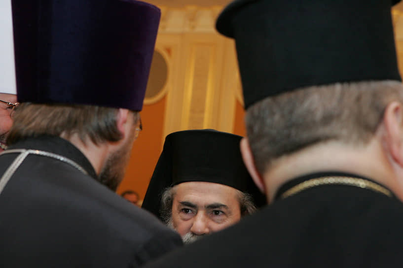 Предстоятель Иерусалимской Православной Церкви, Патриарх Иерусалимский Феофил ІІІ (в центре)