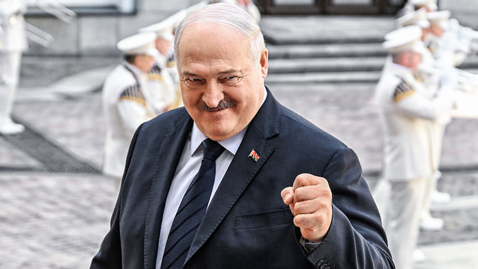 Лукашенко упростил импорт военной продукции из России