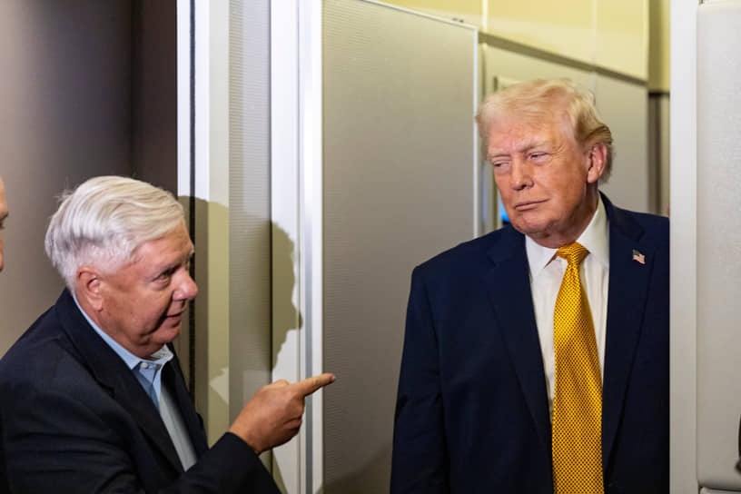 Сенатор Линдси Грэм (слева) и президент Дональд Трамп (январь 2026 года)
