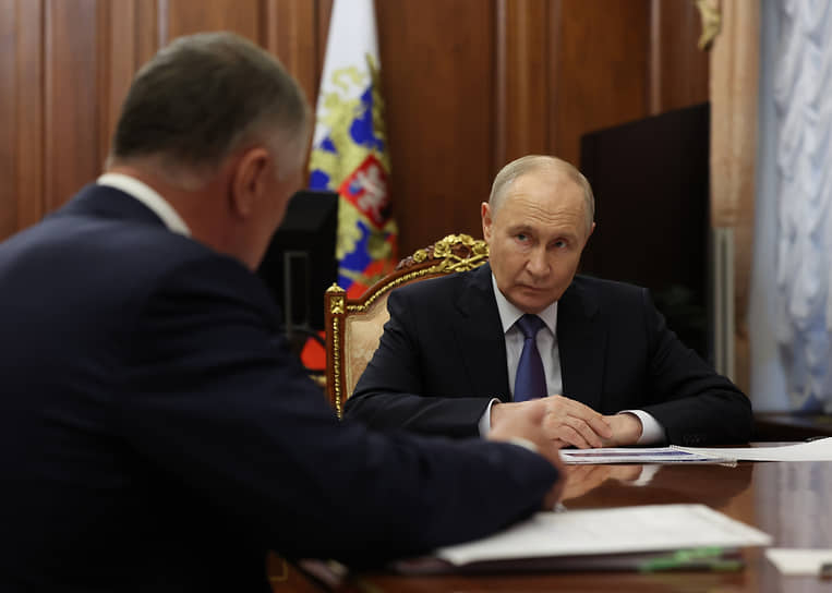 Владимир Путин во время встречи с вице-премьером Маратом Хуснуллиным