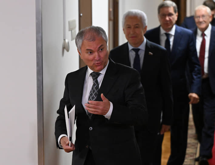 Спикер Госдумы Вячеслав Володин (слева)