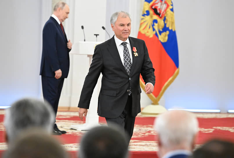 Президент России Владимир Путин (слева) и спикер Госдумы Вячеслав Володин