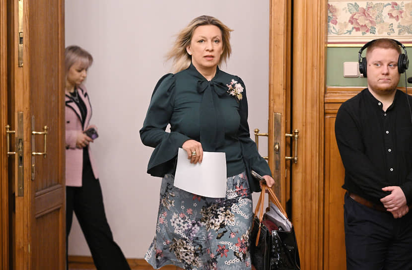 Представитель МИД России Мария Захарова (в центре) 