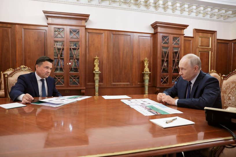 Губернатор Подмосковья Андрей Воробьев (слева) и президент России Владимир Путин