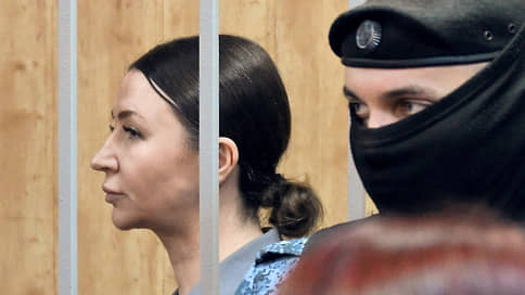 Суд обязал перечислить налоговой деньги Блиновской после снятия с них ареста