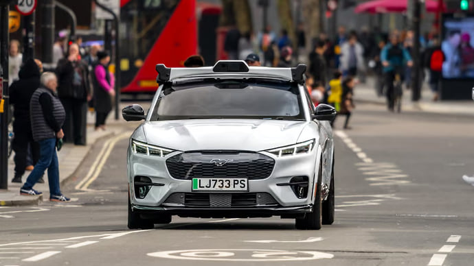 Uber и Wayve получили лицензию на запуск беспилотных такси в Лондоне
