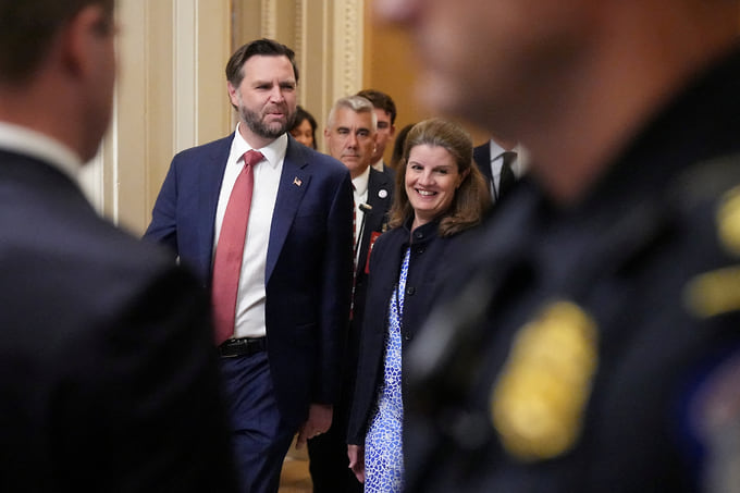 Вице-президент США Джей Ди Вэнс (второй слева) 