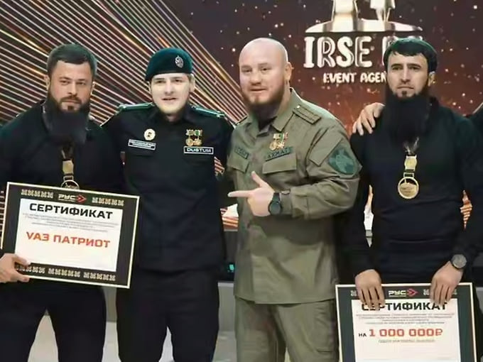 Адама Кадырова наградили медалью Минобороны Абхазии
