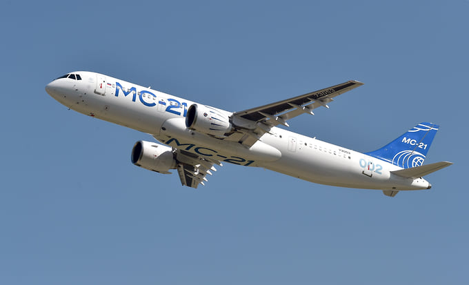 Самолет МС-21