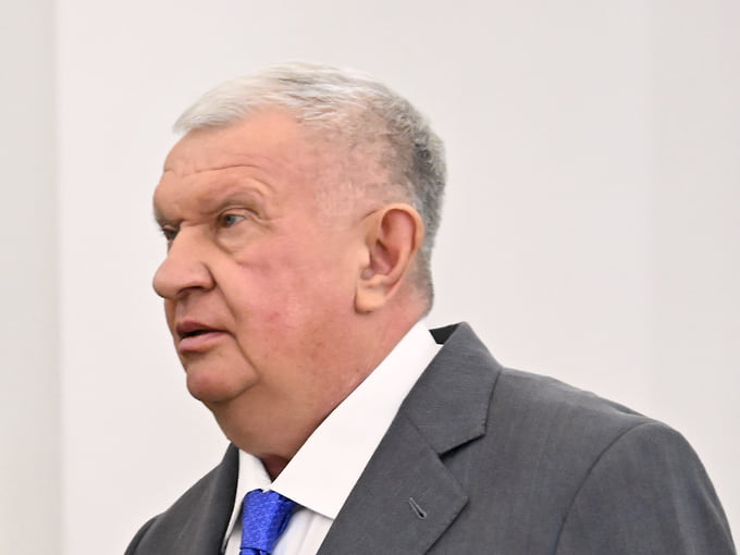 Сечин: Китай перехватил инициативу у ОПЕК по стабилизации нефтяного рынка