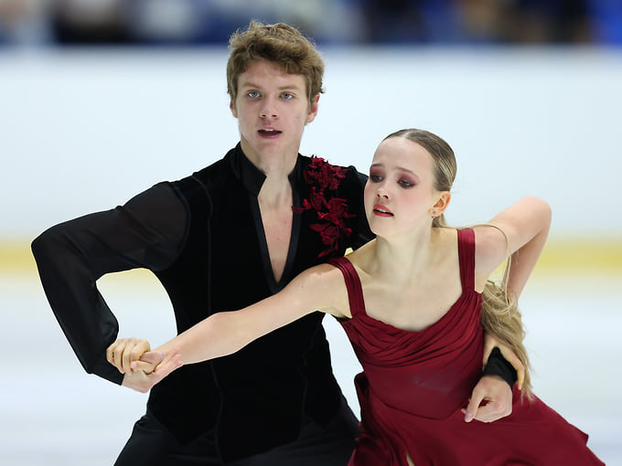 Фефелова и Валов выиграли золото юниорского Гран-при в танцах на льду