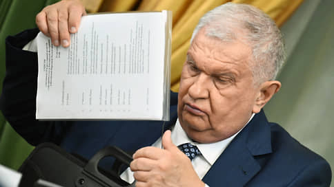 Глава Роснефти объяснил очереди на АЗС проблемами у других сетей // Сечин: Роснефть будет поддерживать стабильные поставки топлива на АЗС