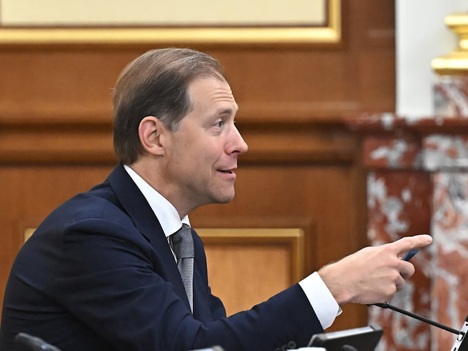 Мантуров призвал уделить особое внимание защите и ремонту НПЗ