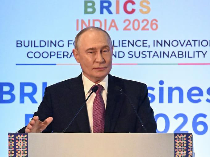 Путин призвал подключать больше участников к работе Нового банка развития БРИКС