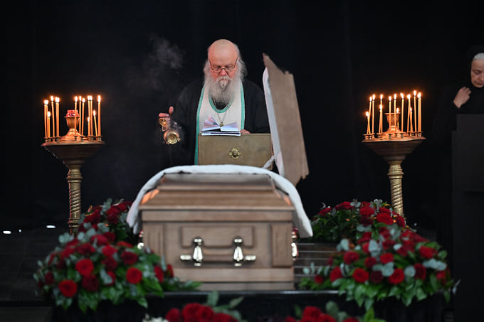 Церемония прощания с почетным председателем СЖР Всеволодом Богдановым на Троекуровском кладбище 