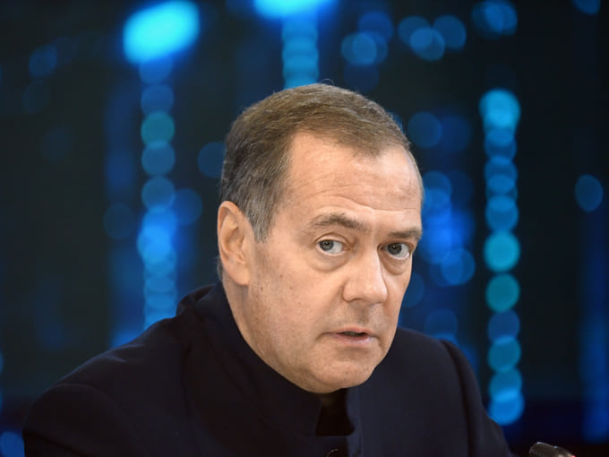Медведев: «Единая Россия» продолжит поддерживать курс президента