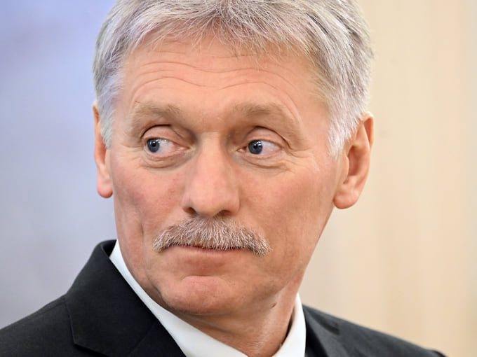 Песков призвал к снятию санкций с России для решения мировых проблем с дизелем
