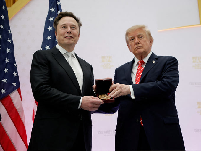 Трамп назвал Маска «современным Эдисоном» и наградил его за научные разработки
