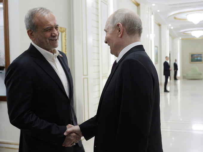 Путин, Алиев и Пезешкиан обсудили сотрудничество в энергетике