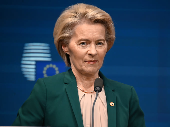 Глава ЕК пообещала не снимать санкции с России до окончания конфликта на Украине