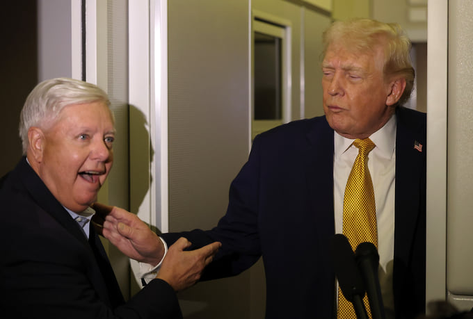 Сенатор Линдси Грэм и президент США Дональд Трамп 