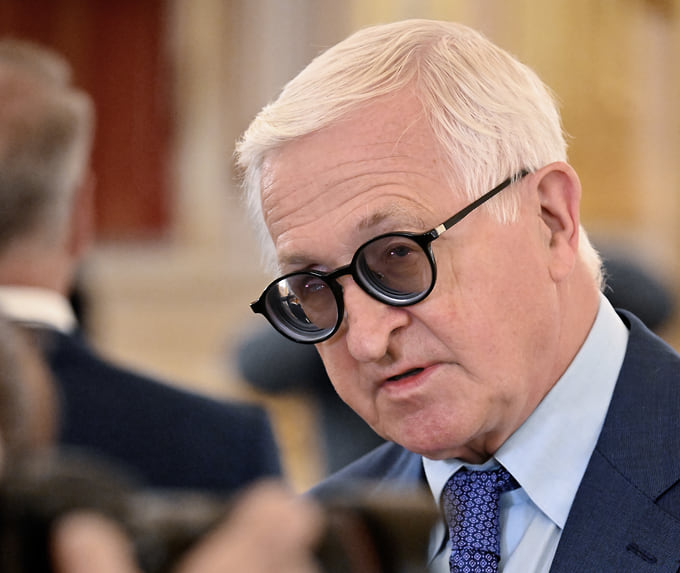 Александр Шохин