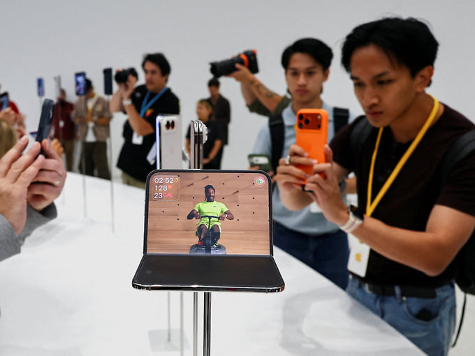 Reuters: из-за высокого спроса в магазинах появится ограниченное число новых iPhone Duo