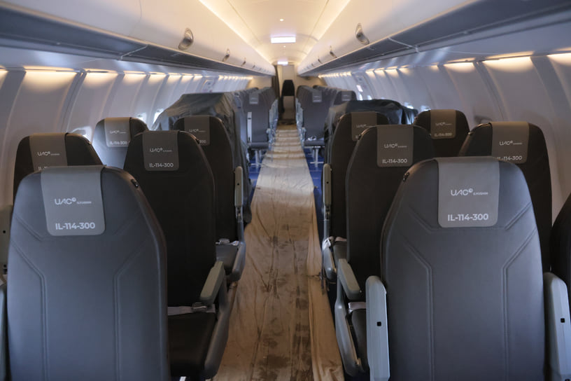 Пассажирский салон Ил-114-300