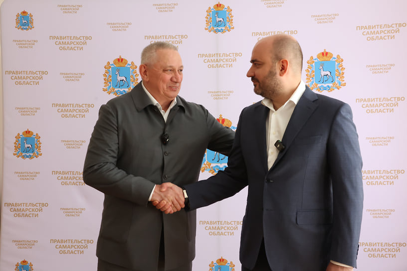 Председатель совета директоров ГК «Полипласт» Александр Шамсутдинов и губернатор Самарской области Вячеслав Федорищев