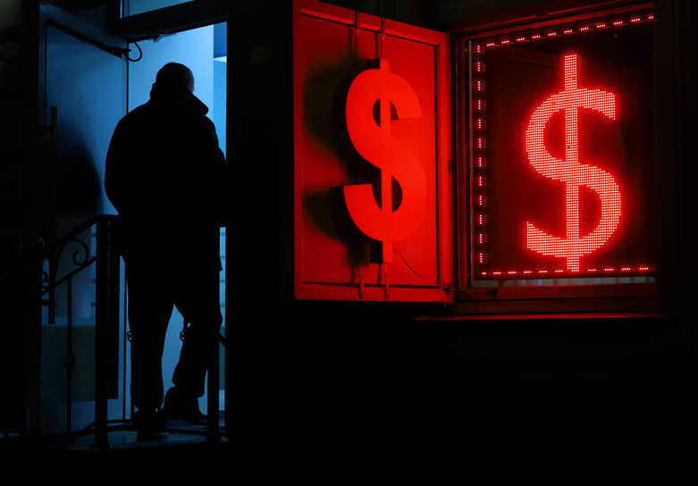 Рубль держит путь наверх