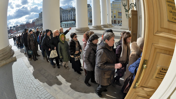 Театры не ставят на премьеры