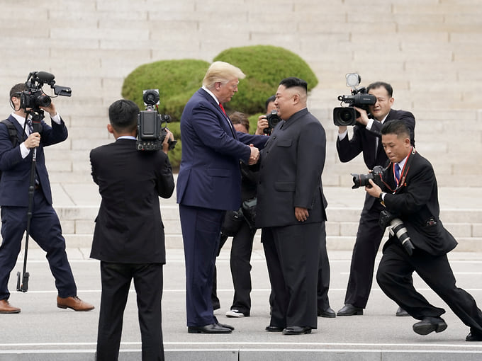 Зарубежные СМИ: Почему Дональд Трамп хочет встретиться с Ким Чен Ыном?