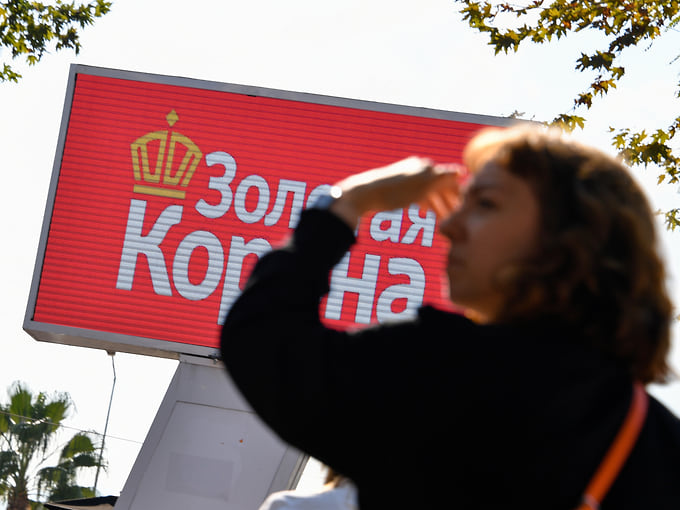 «Золотая Корона» закрывает окно в Европу