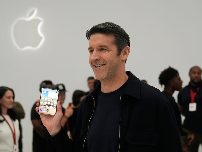 iPhone разложил конкурентов