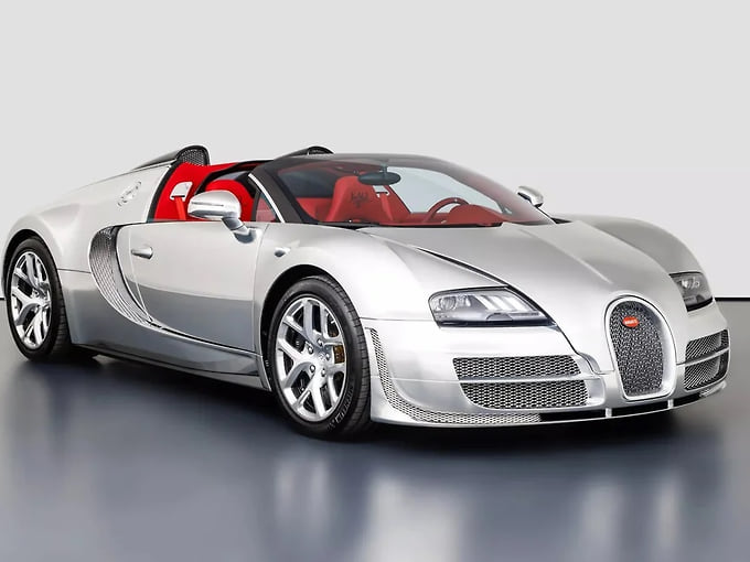 «Автомобиль считается самым дорогостоящим экземпляром Bugatti Veyron»