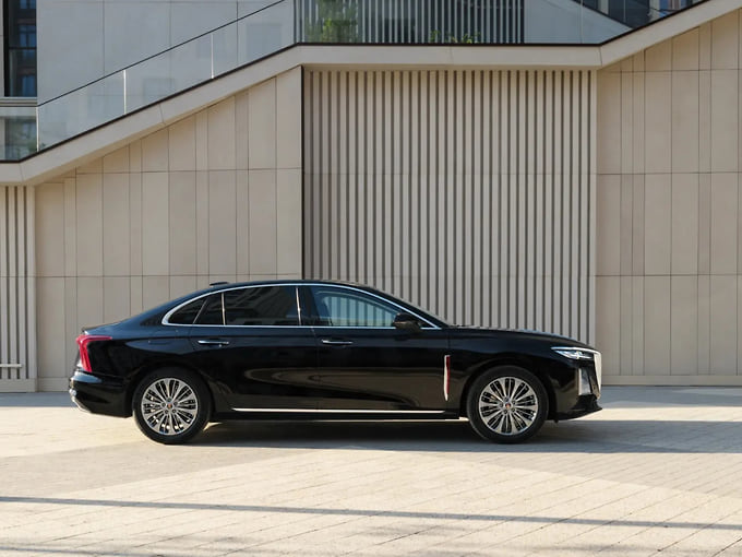 «Больше Hongqi продается только у себя дома, в Китае»