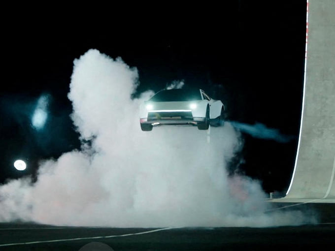 Каковы оценки «парящего» спорткара от Tesla?