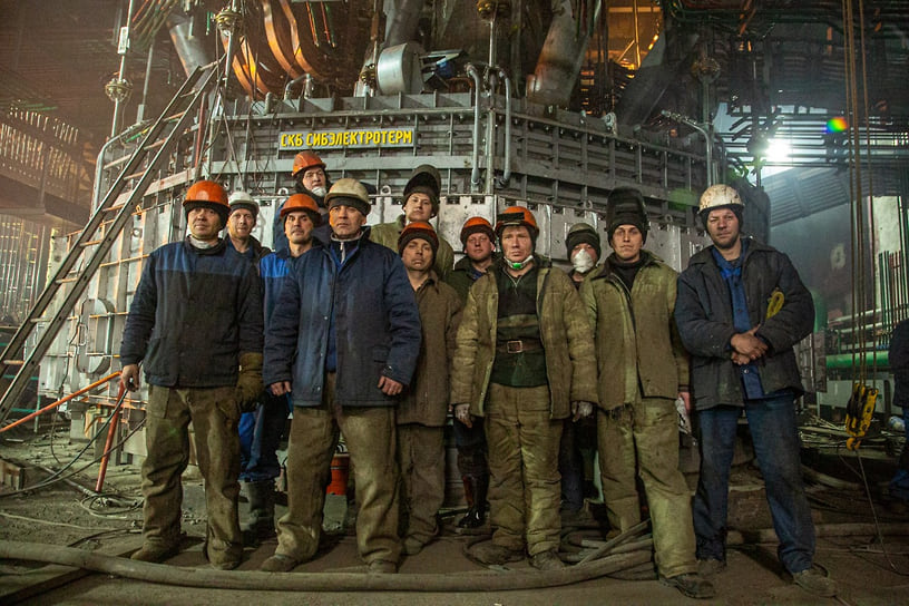 Работники АО «Челябинский электрометаллургический комбинат»