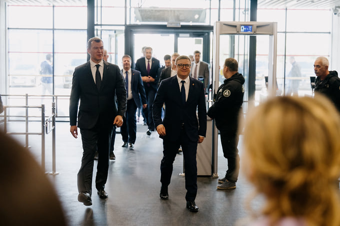 Открыли новый комплекс министр спорта РФ Михаил Дегтярев и губернатор Челябинской области Алексей Текслер